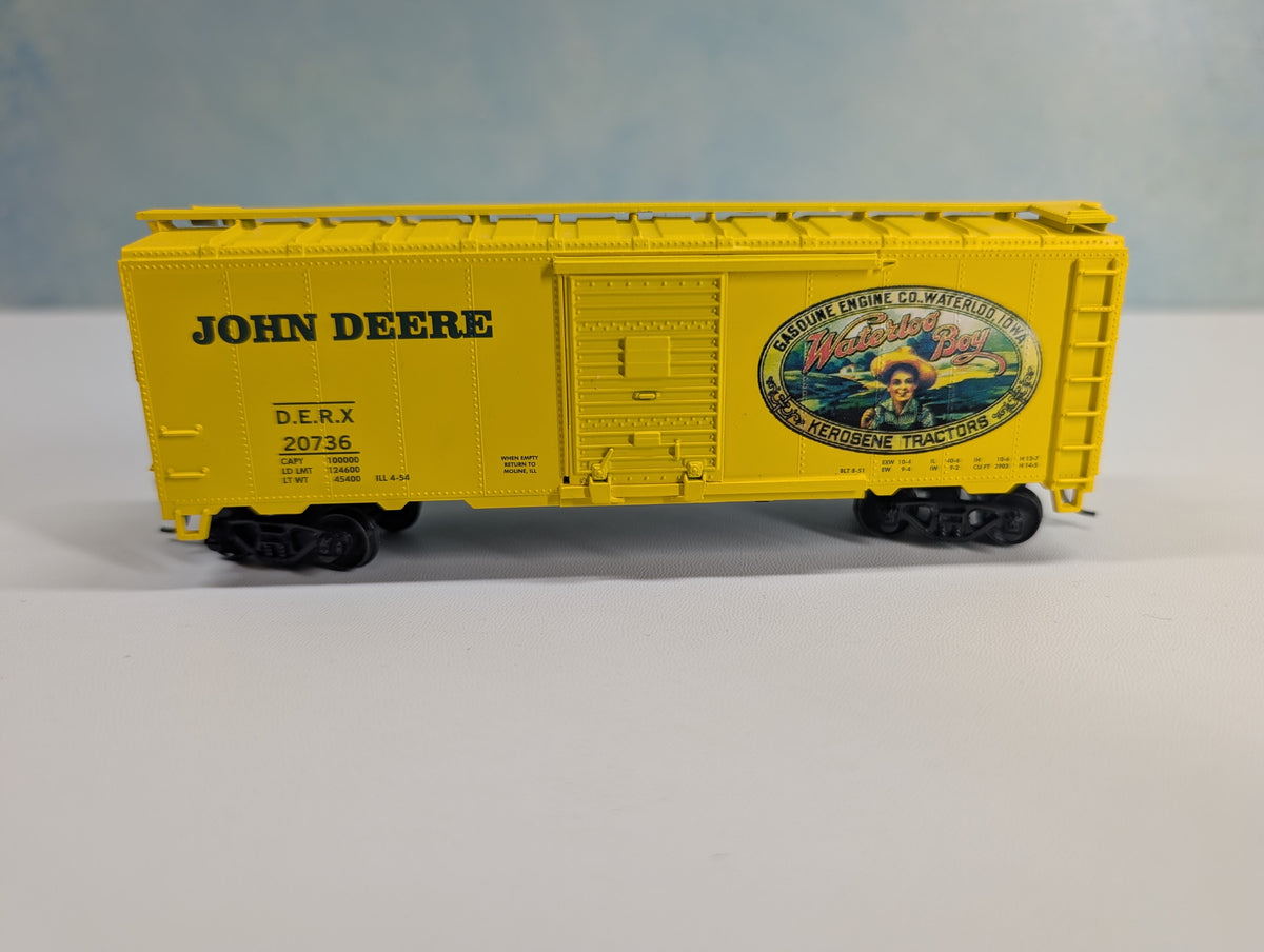 USED Athearn HO Scale John Deere Waterloo Boy Box Car DERX #20736