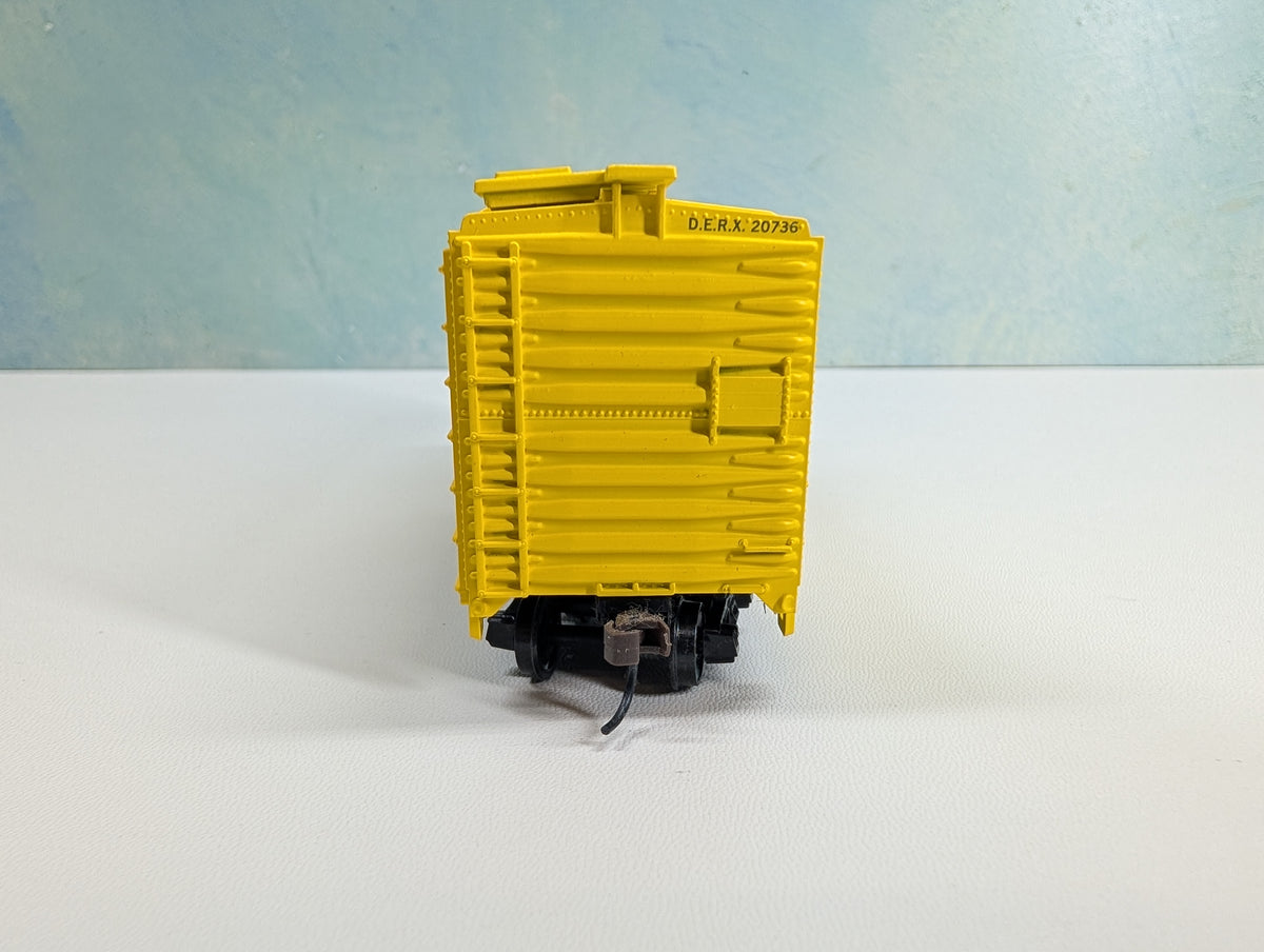 USED Athearn HO Scale John Deere Waterloo Boy Box Car DERX #20736