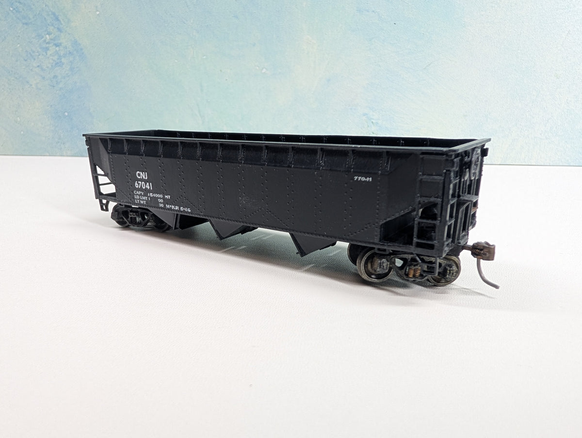 USED Ulrich HO Scale 3 Bay Hopper CNJ #67041 Metal Wheels, Decal