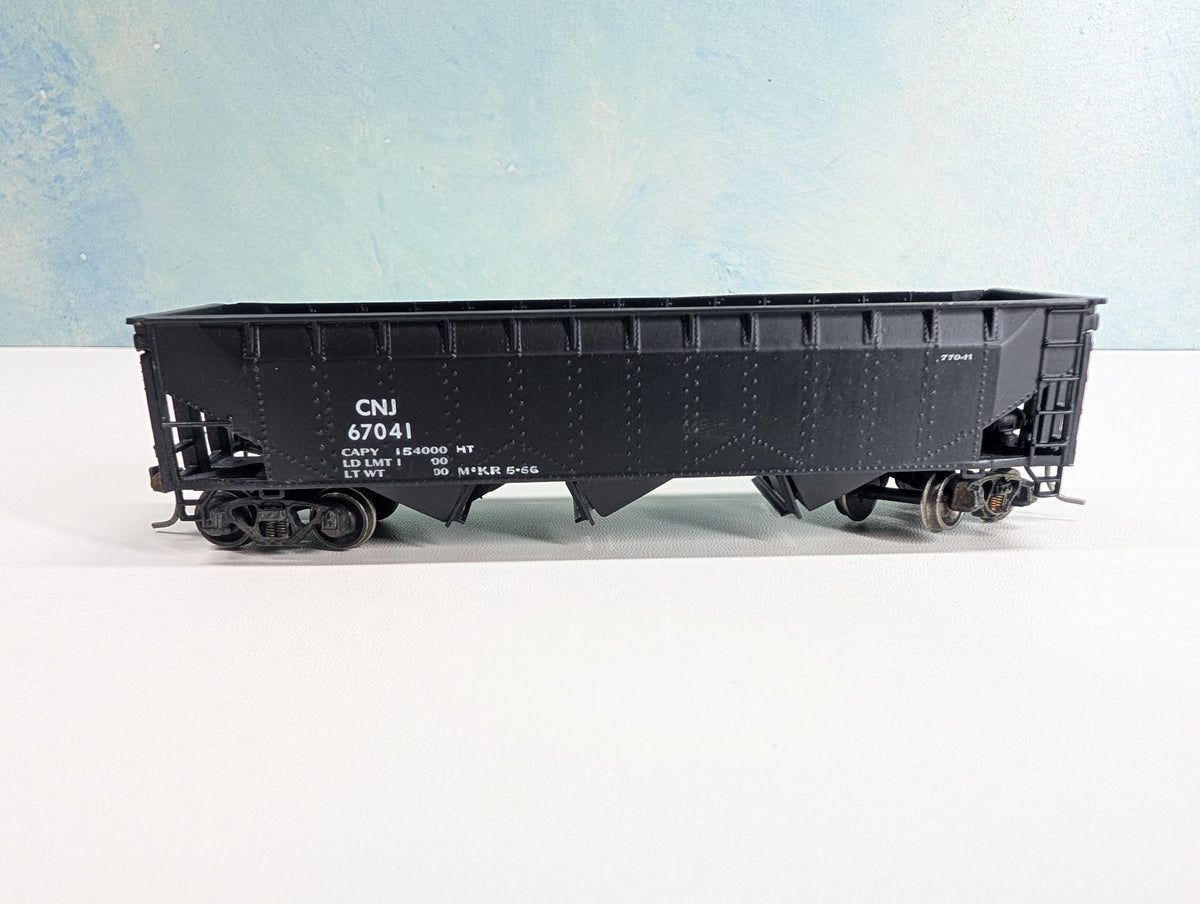 USED Ulrich HO Scale 3 Bay Hopper CNJ #67041 Metal Wheels, Decal