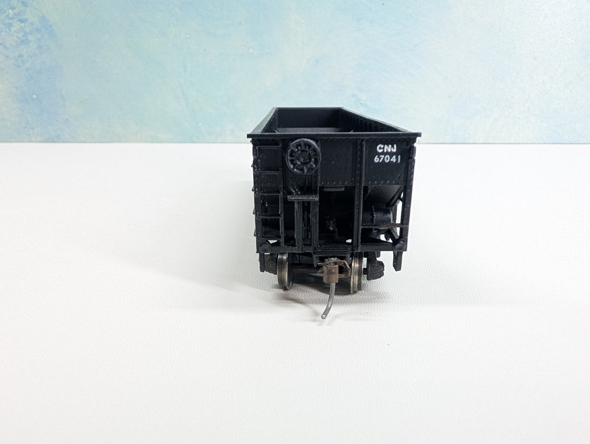 USED Ulrich HO Scale 3 Bay Hopper CNJ #67041 Metal Wheels, Decal