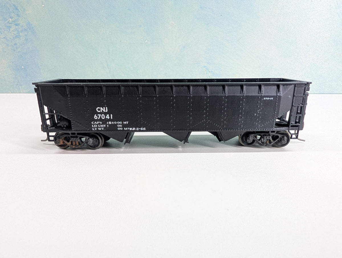 USED Ulrich HO Scale 3 Bay Hopper CNJ #67041 Metal Wheels, Decal