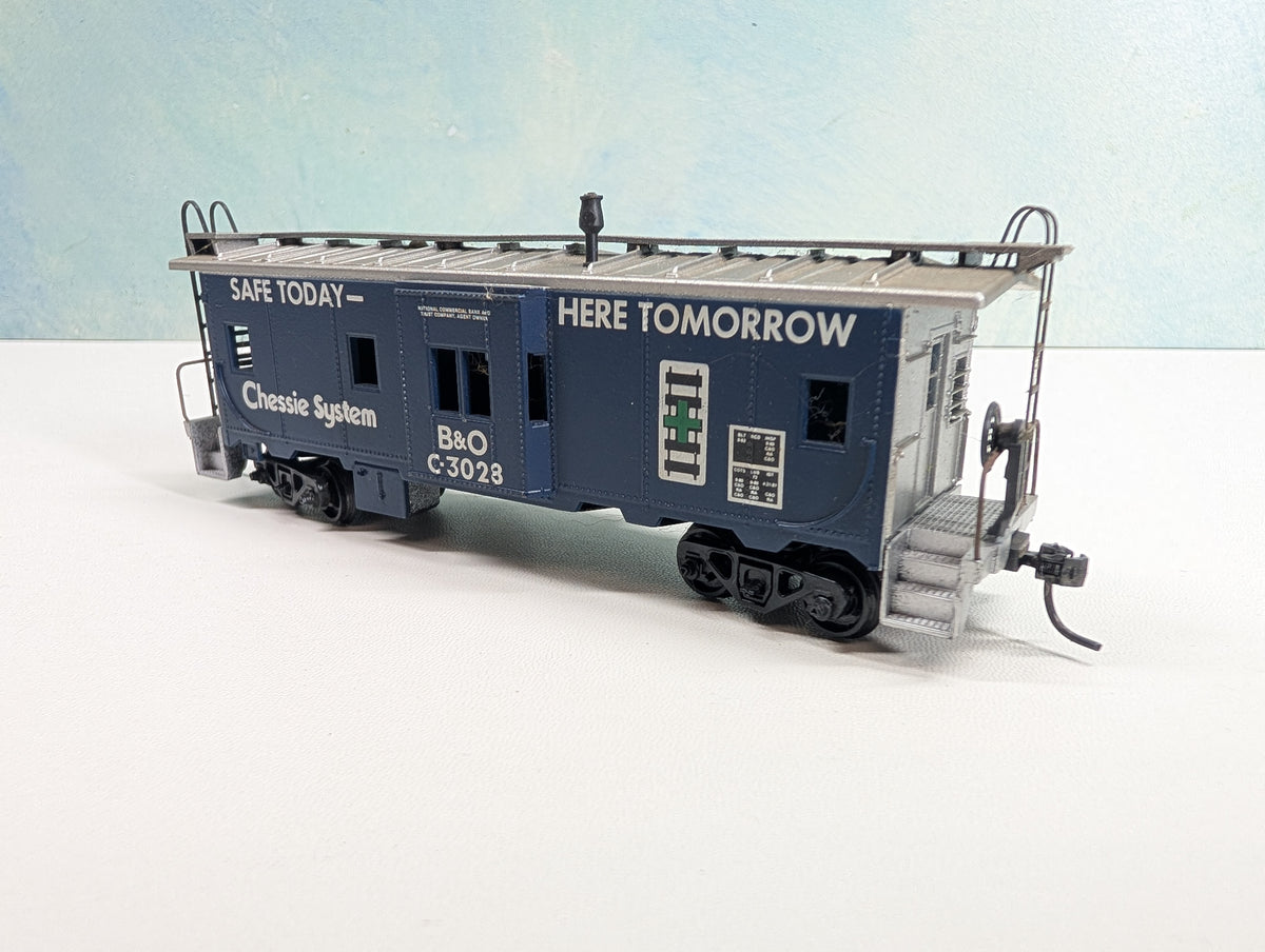 USED Athearn HO Scale Bay Window Caboose Chessie System B&O #C-3028