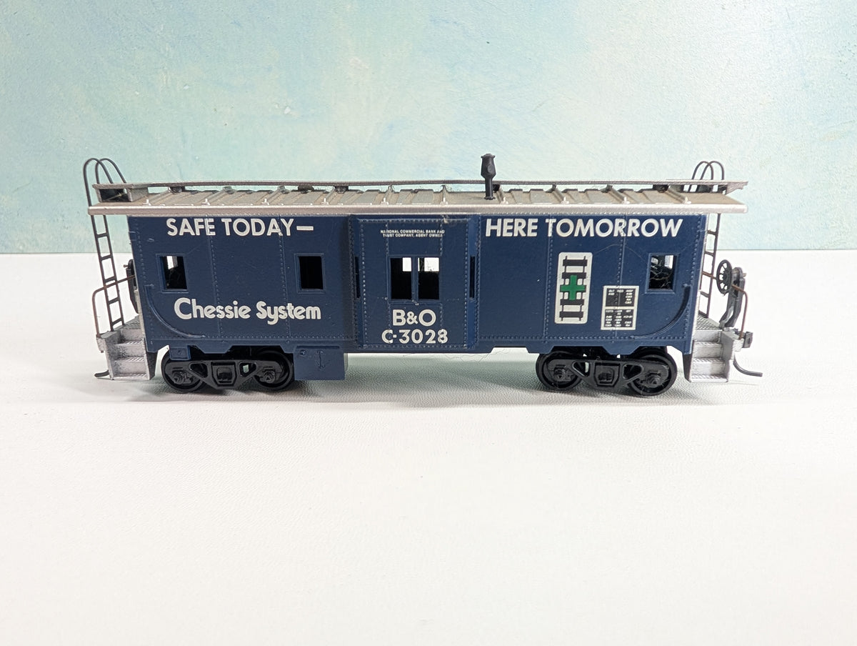 USED Athearn HO Scale Bay Window Caboose Chessie System B&O #C-3028