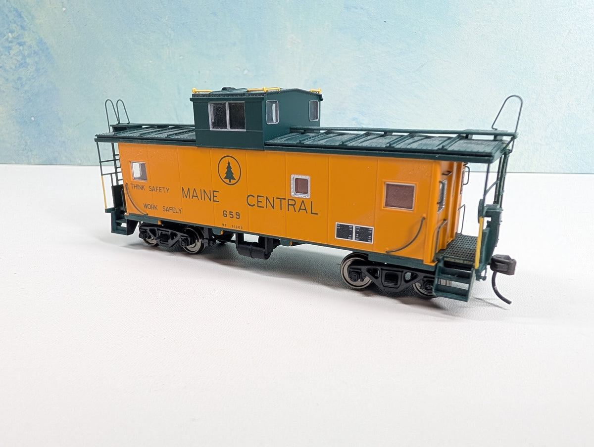 USED Atlas HO Scale Caboose Maine Central #659 Metal Wheels