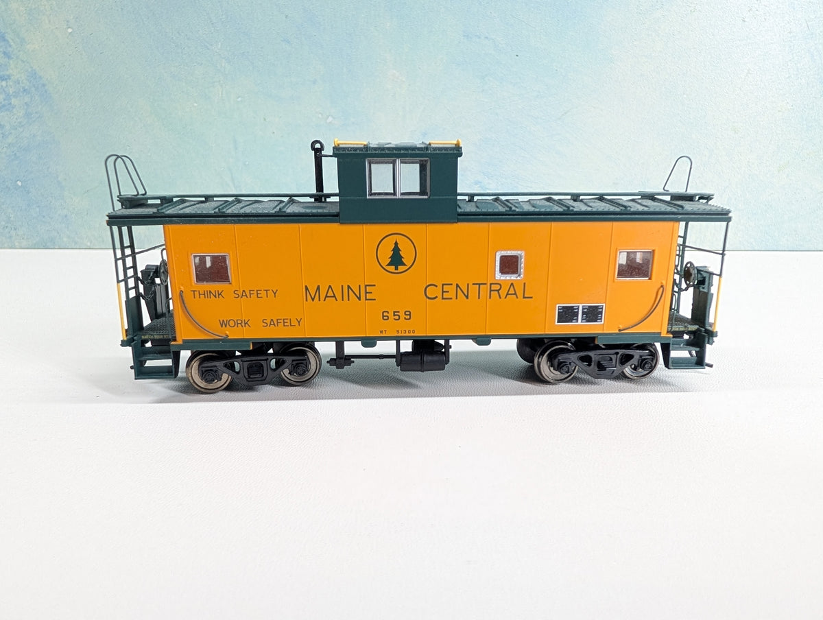 USED Atlas HO Scale Caboose Maine Central #659 Metal Wheels