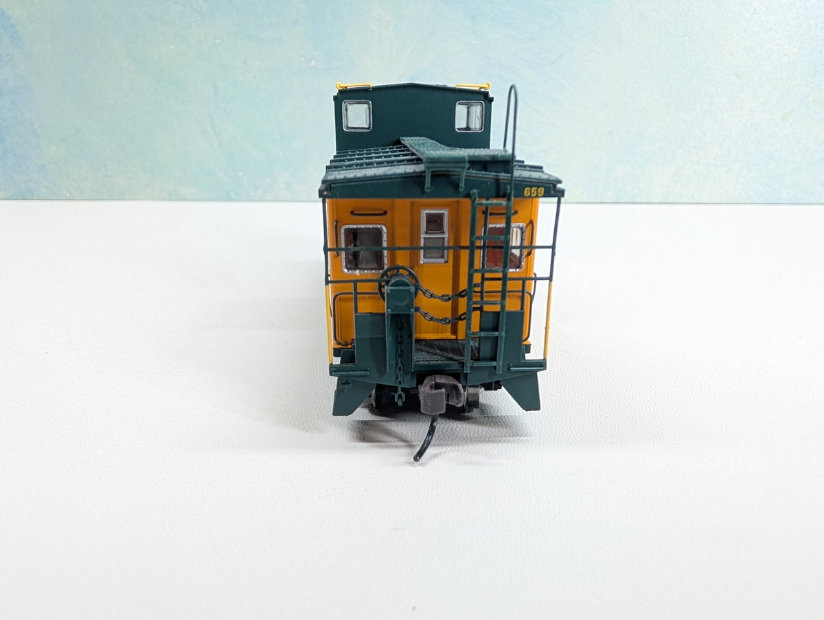 USED Atlas HO Scale Caboose Maine Central #659 Metal Wheels