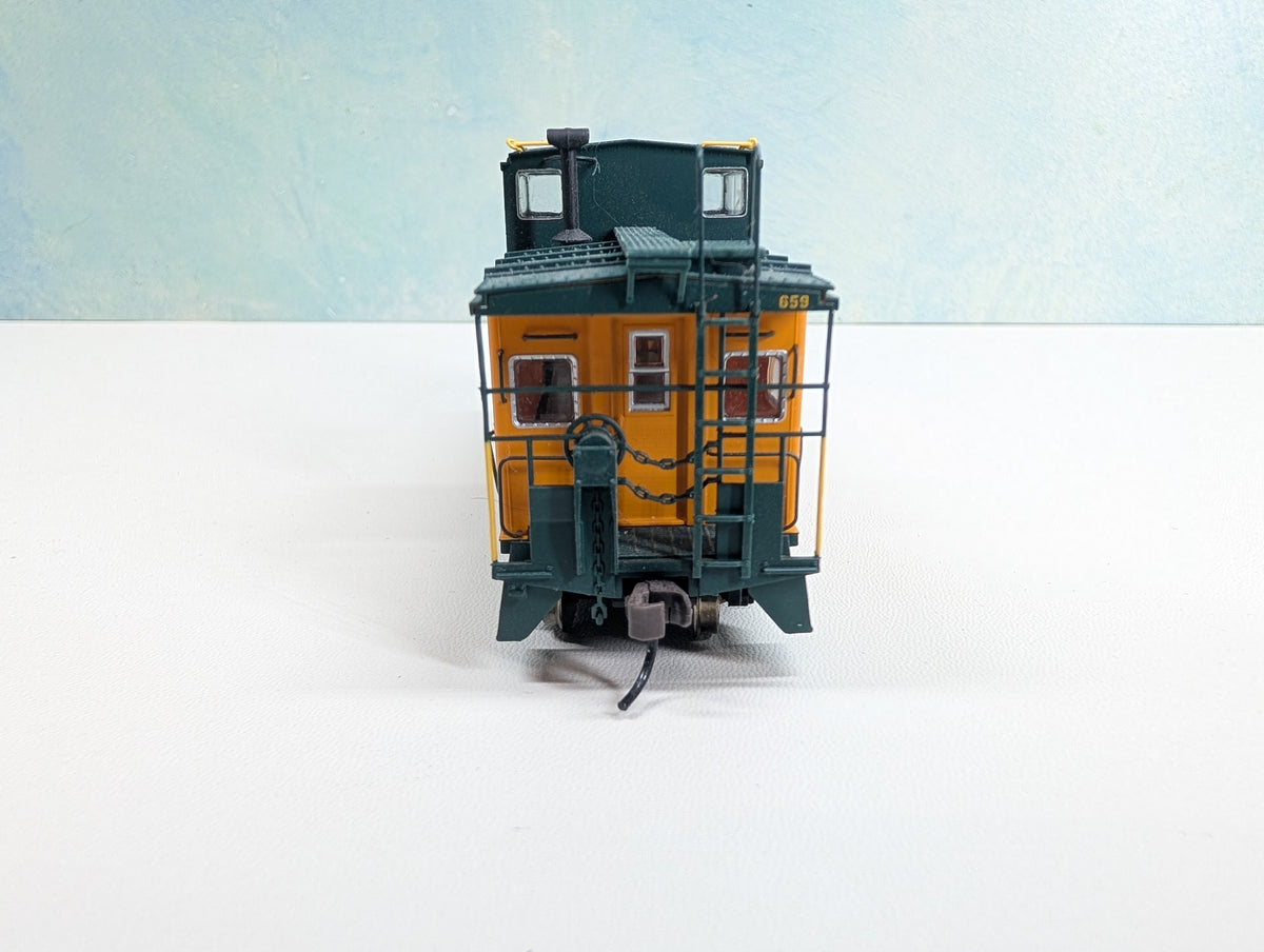 USED Atlas HO Scale Caboose Maine Central #659 Metal Wheels