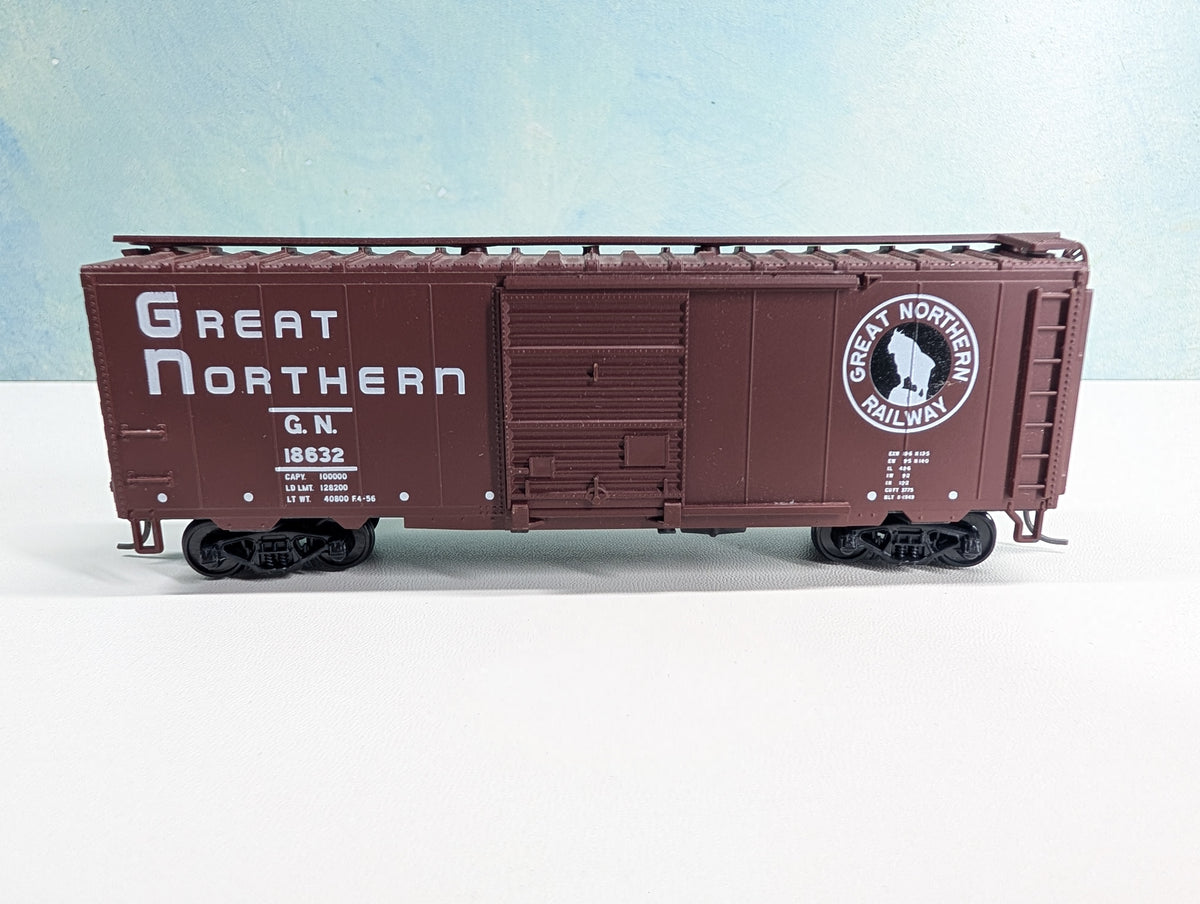 USED Walthers HO Scale 40' Box Car Great Northern GN #18632