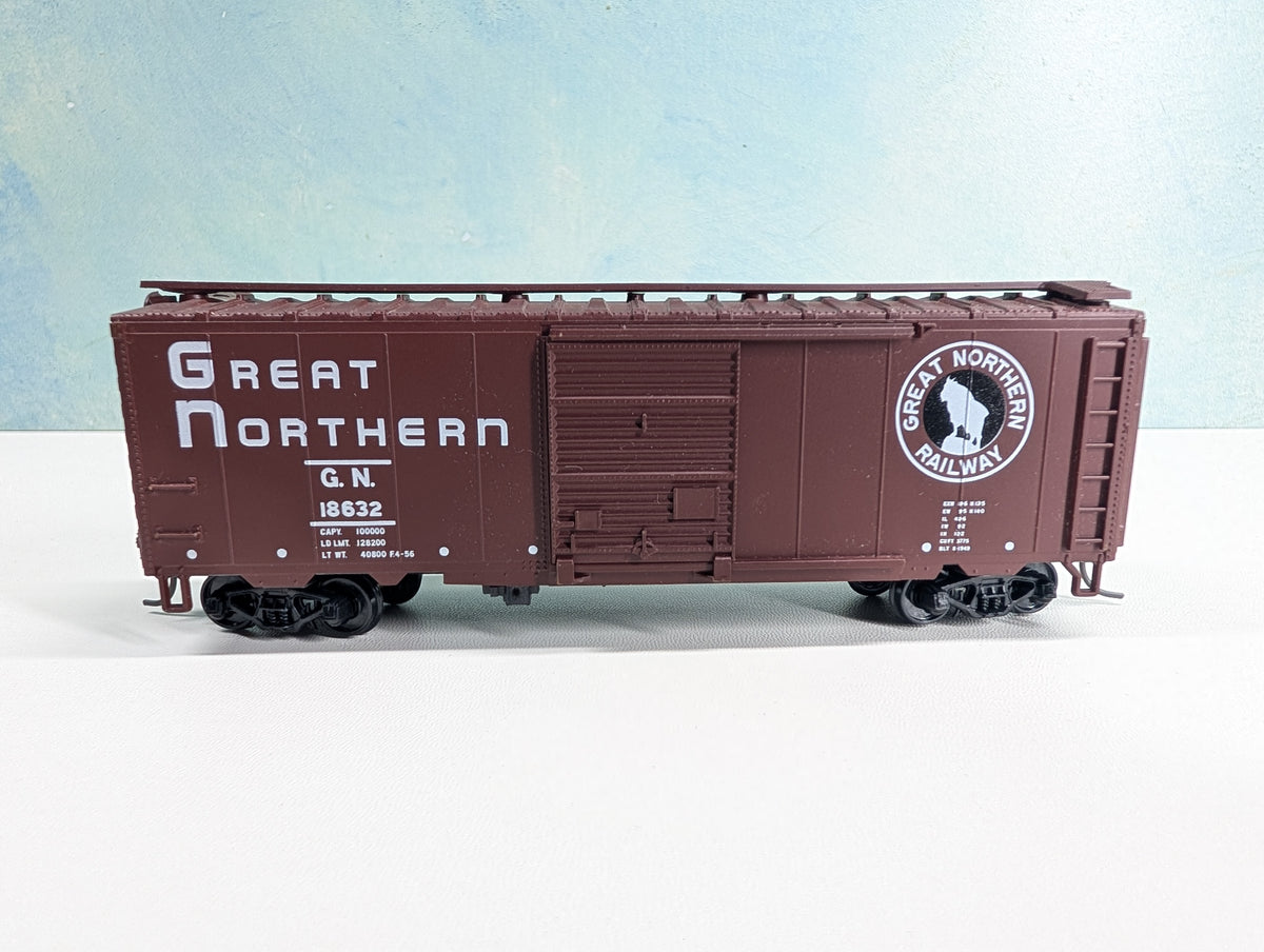 USED Walthers HO Scale 40' Box Car Great Northern GN #18632