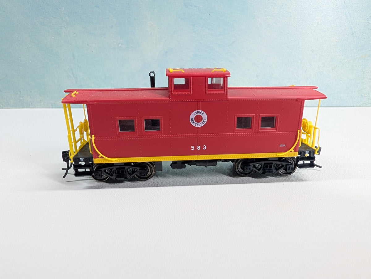 USED Life-Like HO Scale Caboose Lehigh and New England #583 Metal Wheels