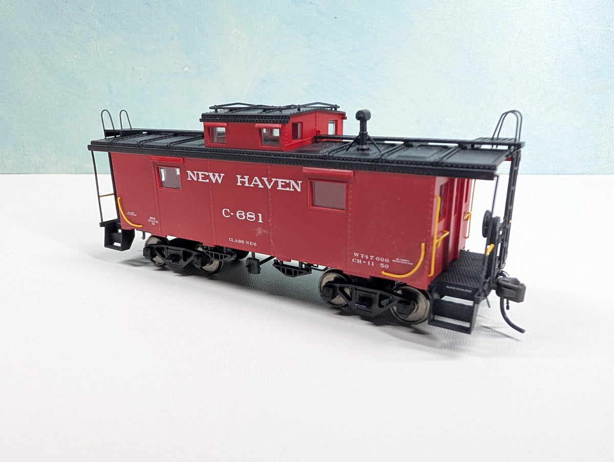 USED Atlas HO Scale Caboose New Haven #C-681 Metal Wheels