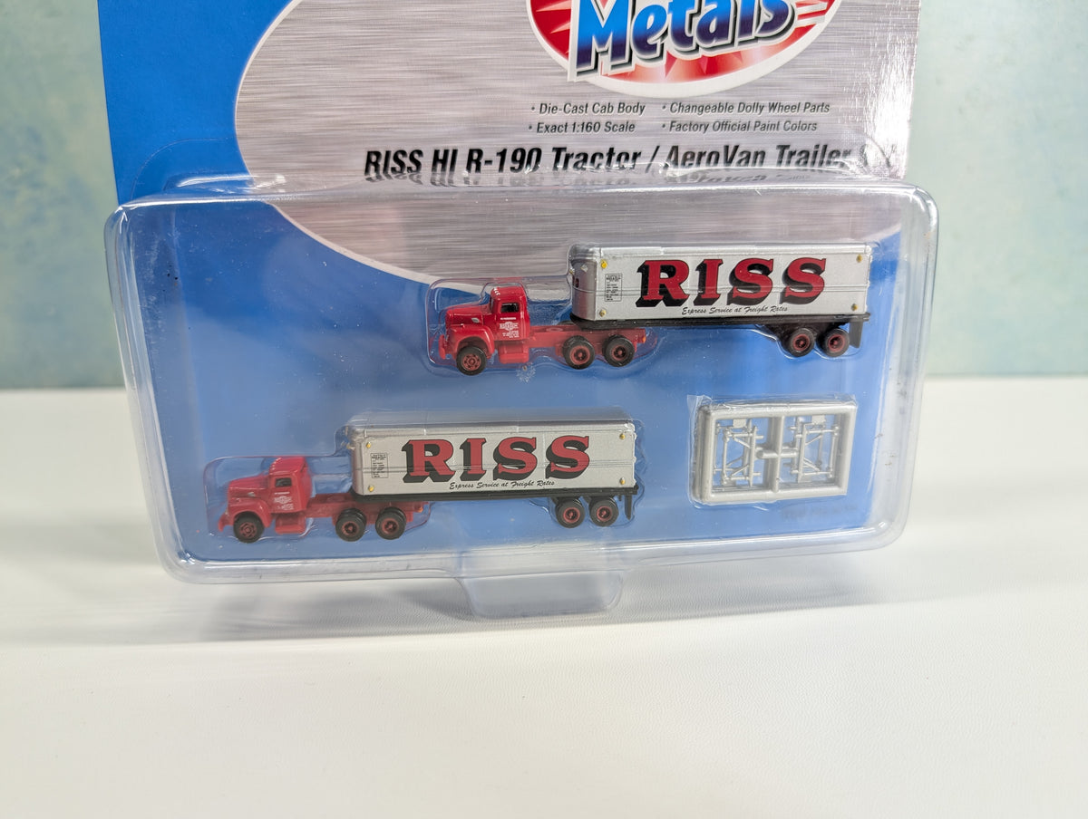 USED Classic Metal Works 51147 N Scale HI R-190 Tractor w/ AeroVan Trailer Set Riss