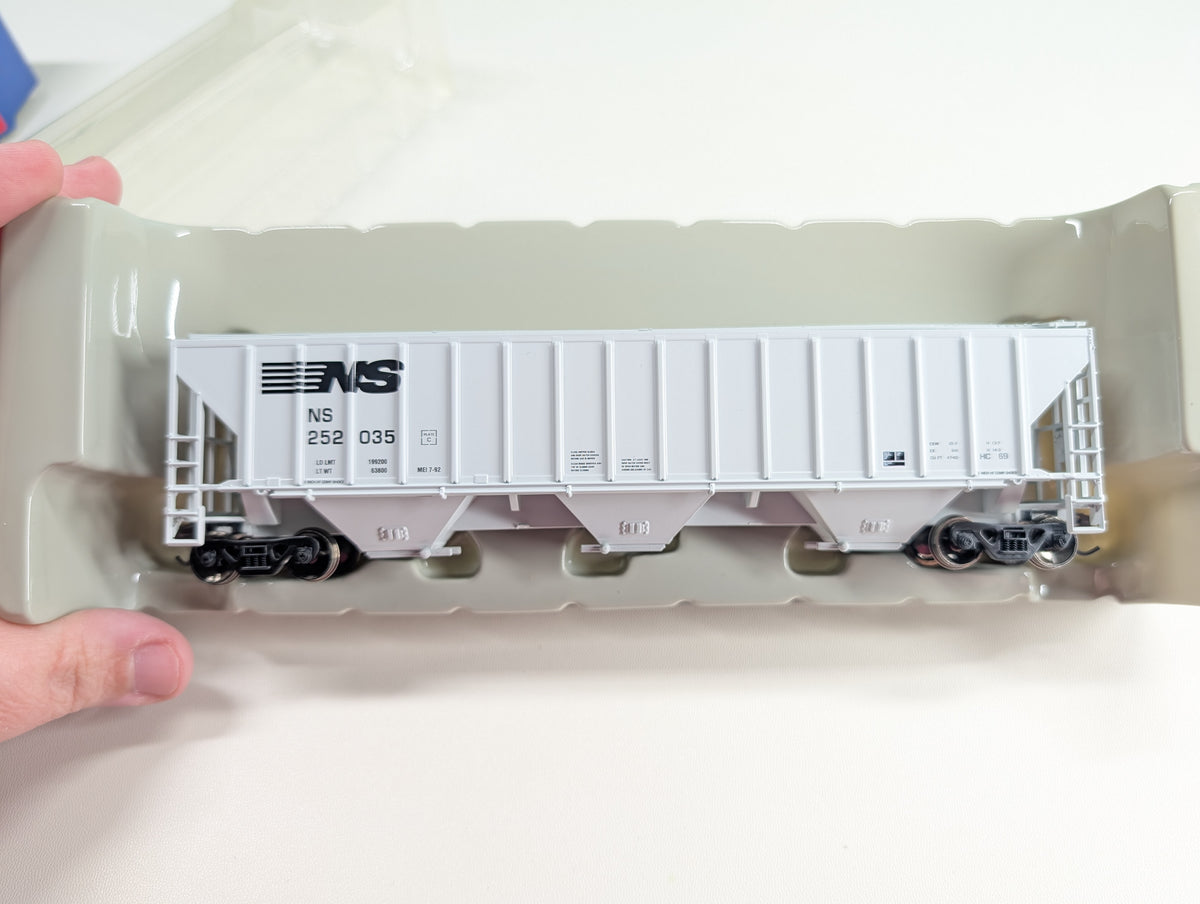 Athearn 7150 HO Scale 54' PS Covered Hopper Norfolk Southern NS #252035