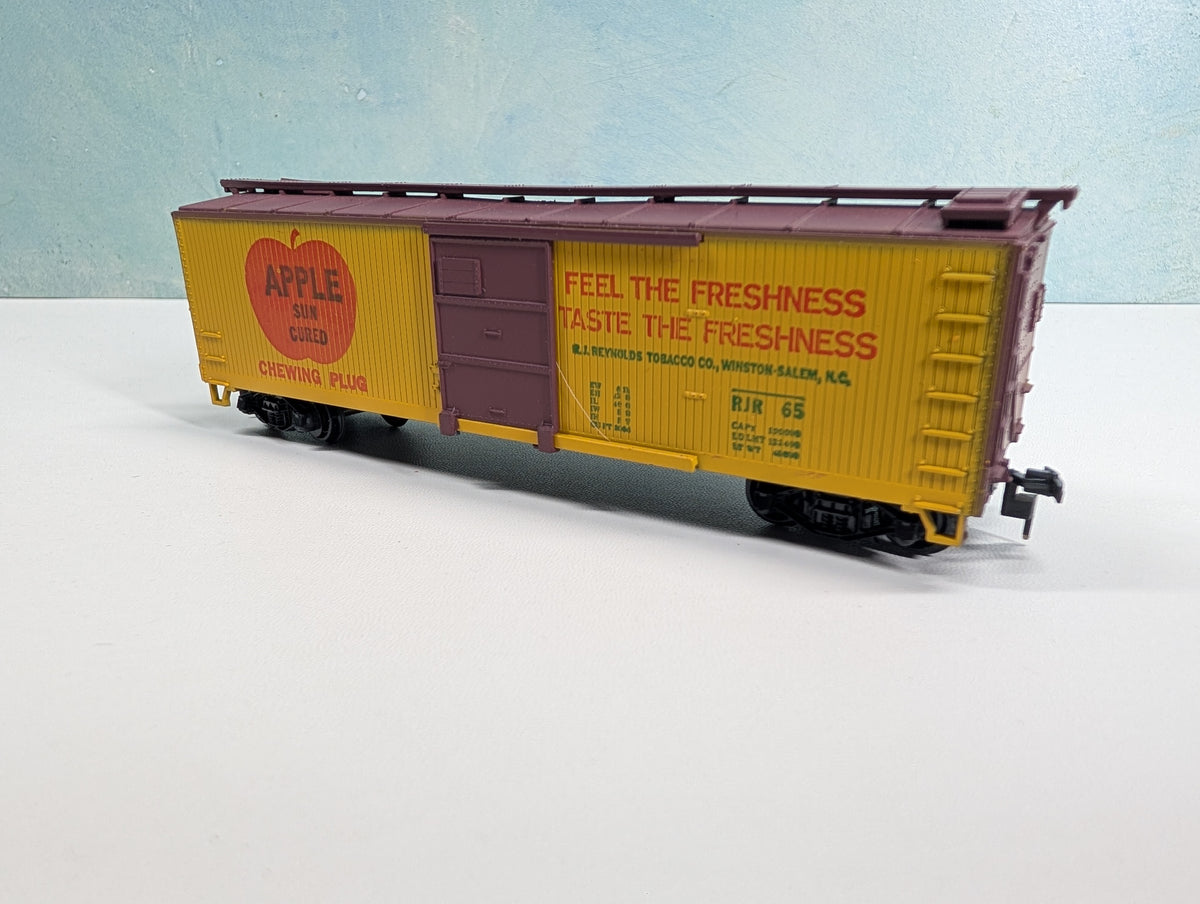 USED TRAIN MINIATURE HO Scale 40' Wooden Billboard Car Apple Sun Cured Chewing Tobacco RJR #65