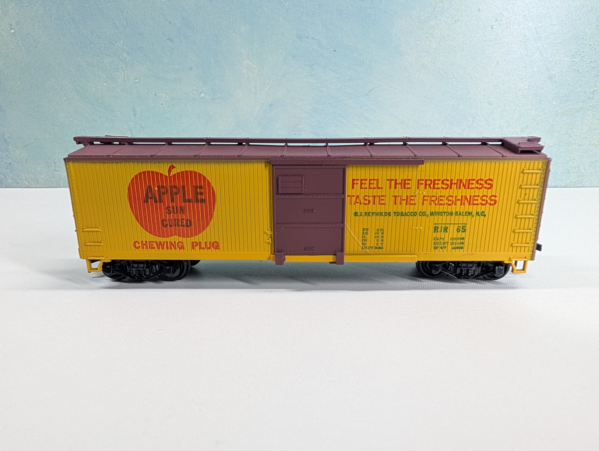 USED TRAIN MINIATURE HO Scale 40' Wooden Billboard Car Apple Sun Cured Chewing Tobacco RJR #65