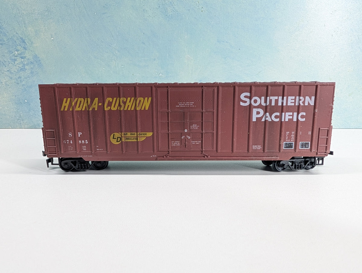 USED Roundhouse HO Scale 50' Box Car Southern Pacific SP #674885