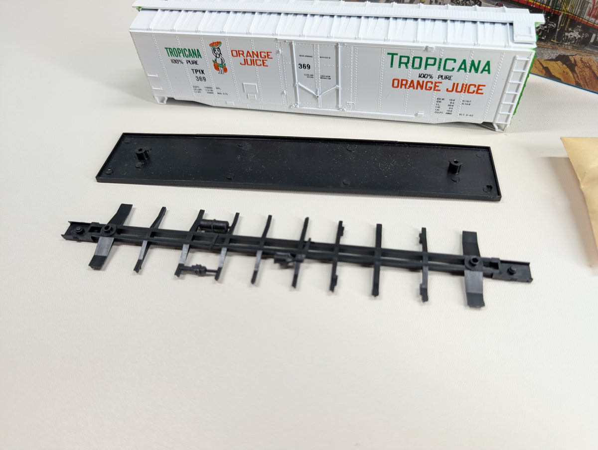 USED Athearn HO Scale 50' Plug-Door Box Car Tropicana TPIX #369 Bev-Bel KIT