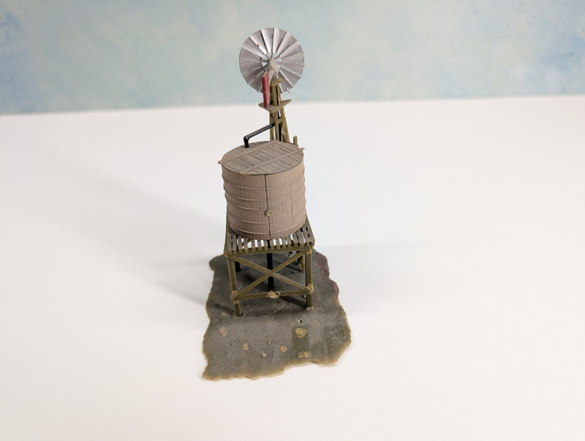 USED Life-Like HO Scale Old Time Water Tower