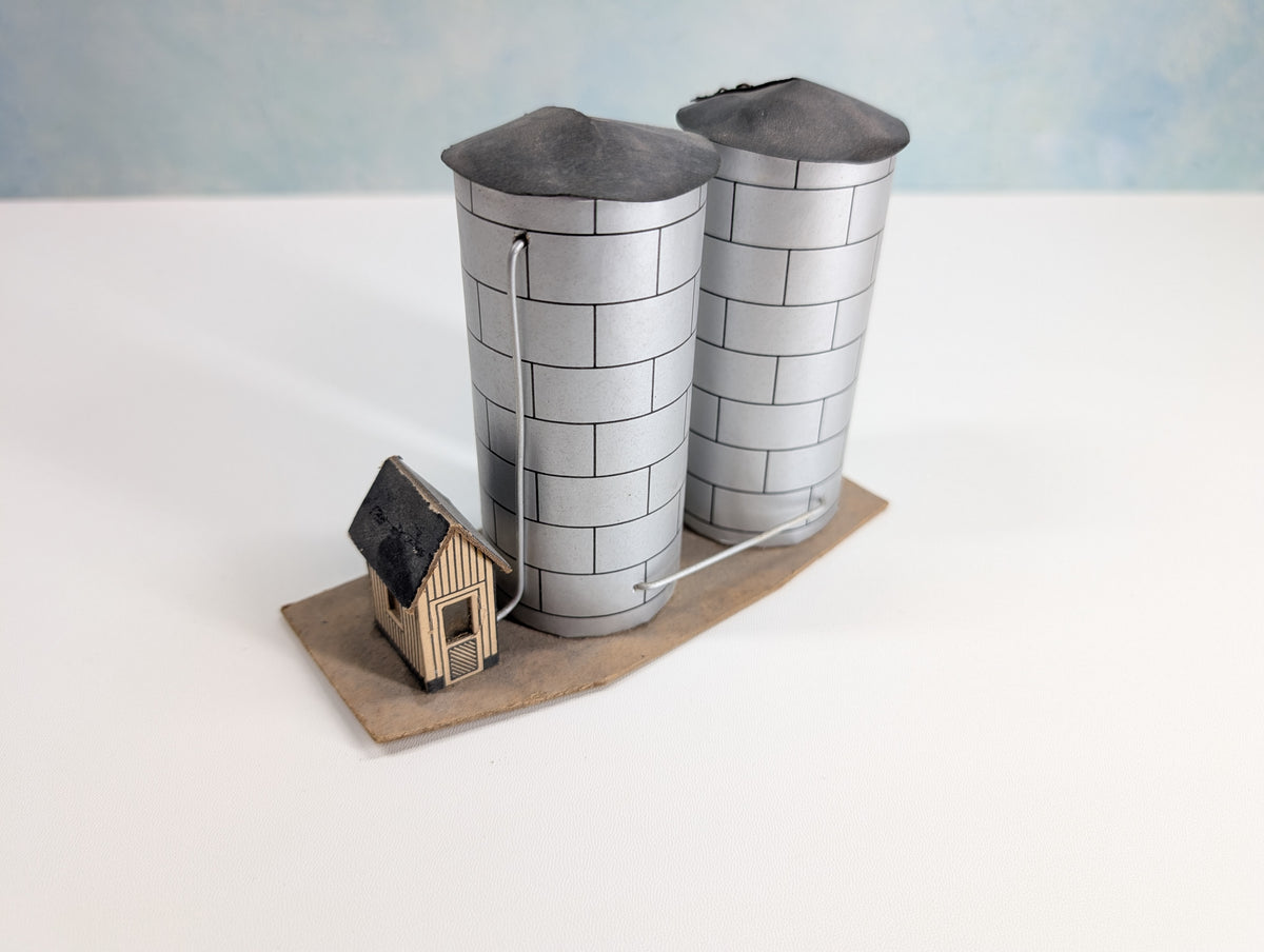 USED HO Scale Two Silo, Towers (Cardstock)