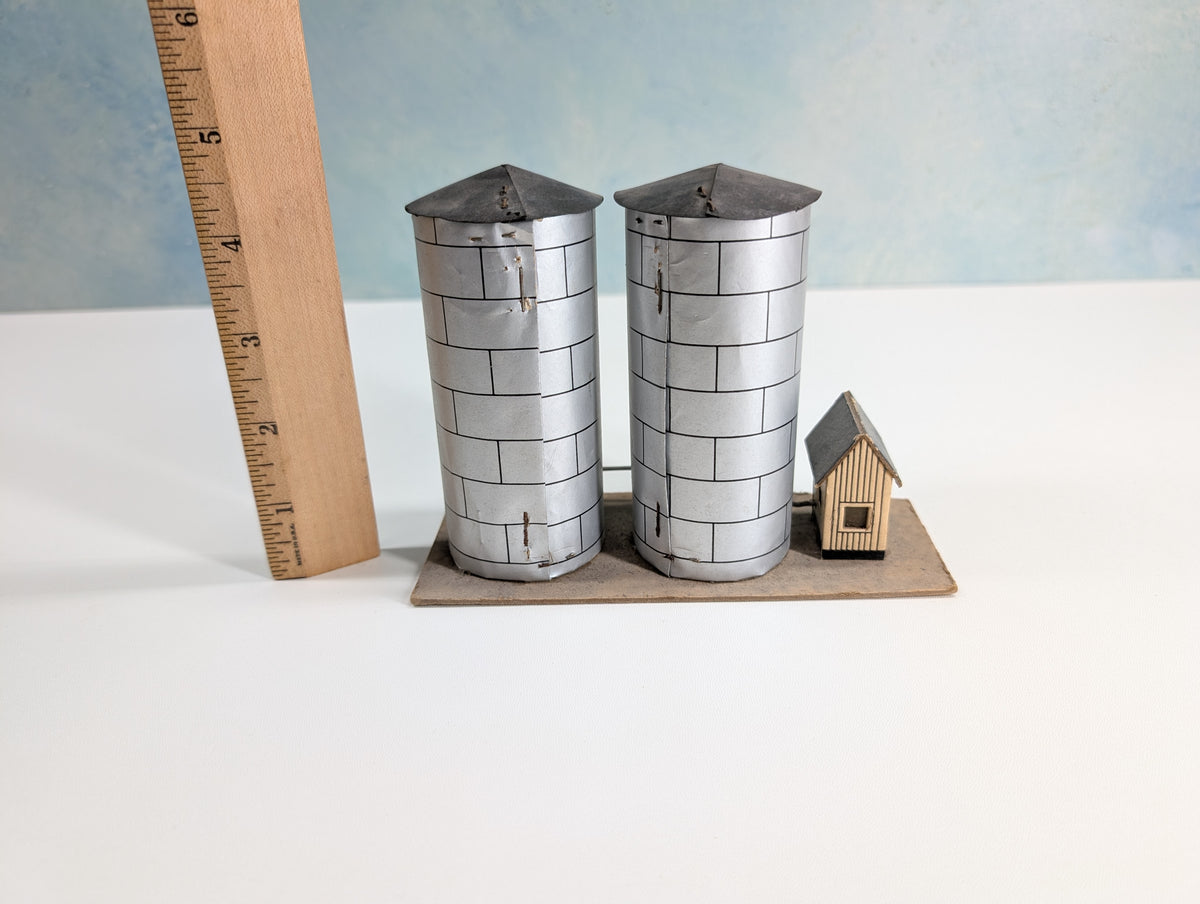 USED HO Scale Two Silo, Towers (Cardstock)