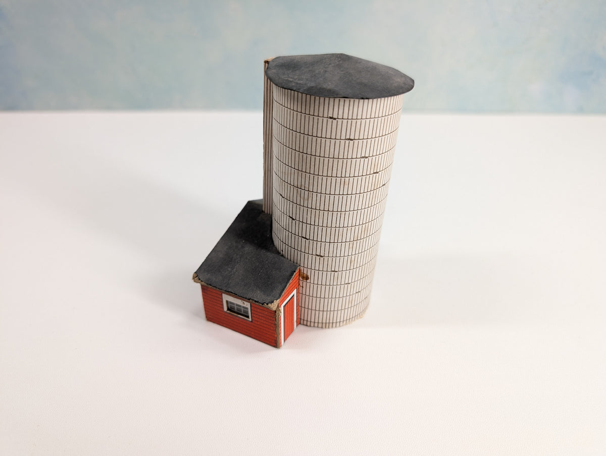 USED HO Scale Grain Silo (Cardstock)