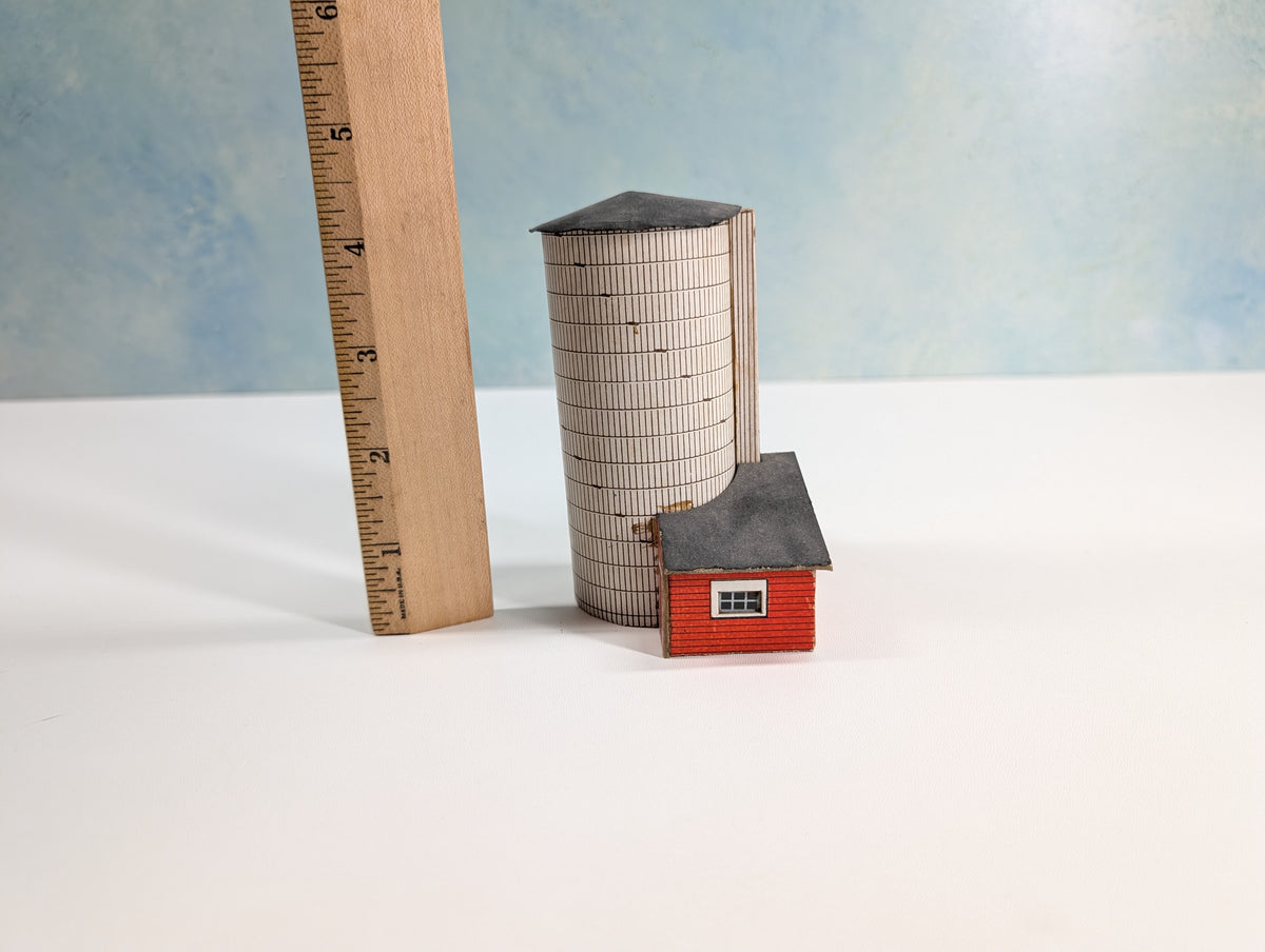 USED HO Scale Grain Silo (Cardstock)