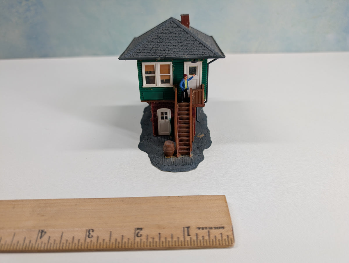 USED HO Scale Signal Crossing Tower