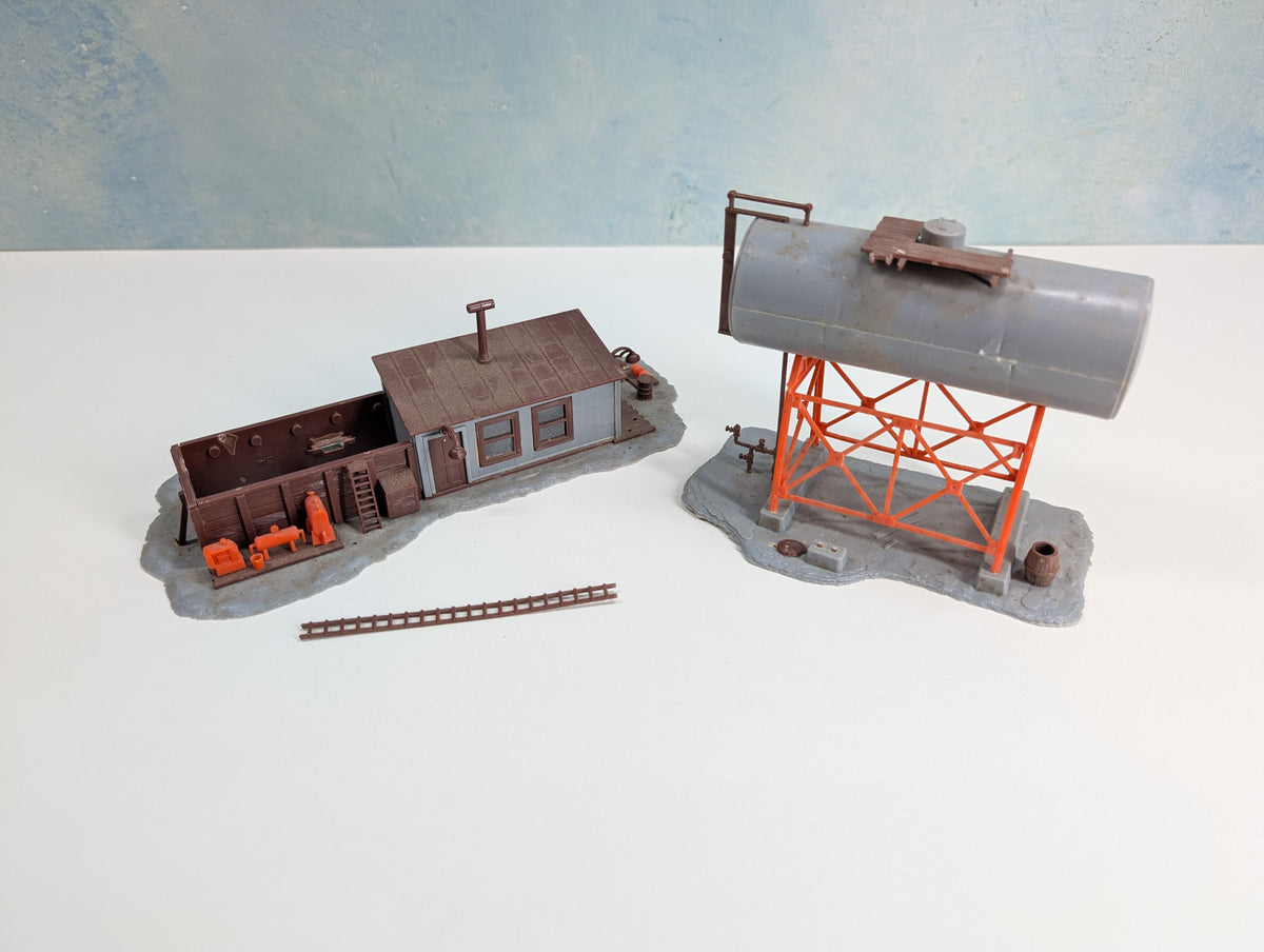 USED REVELL HO Scale Sand & Pump House w/ Fuel Tank