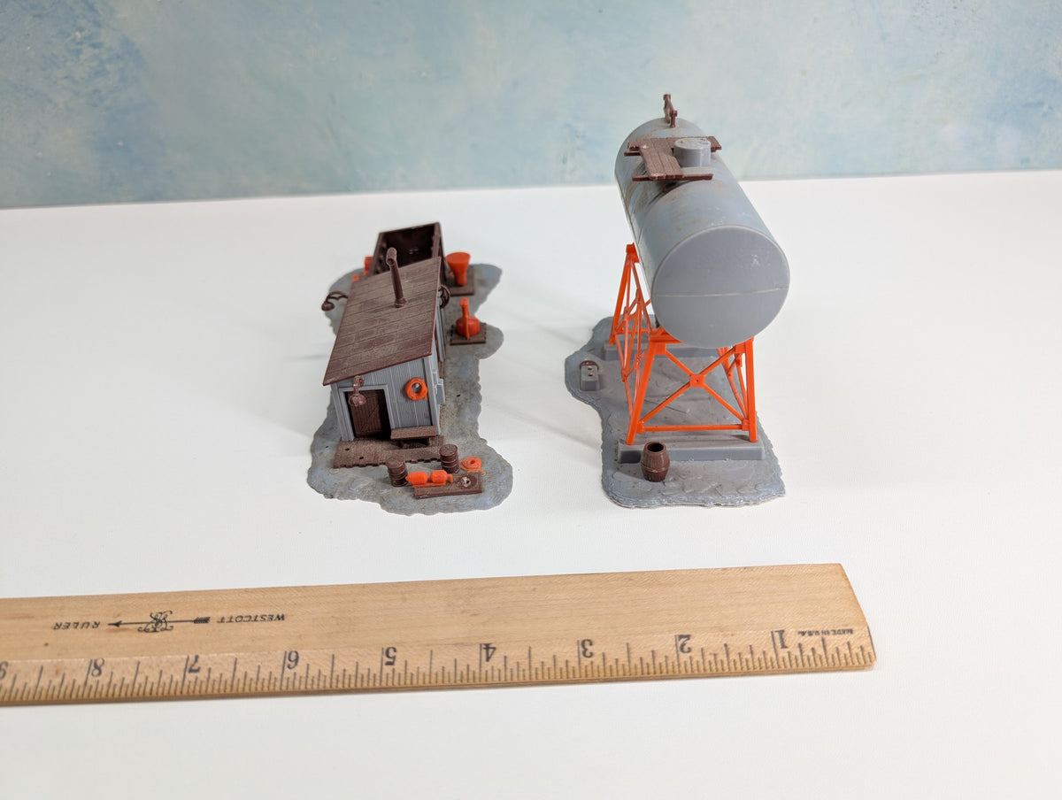 USED REVELL HO Scale Sand & Pump House w/ Fuel Tank