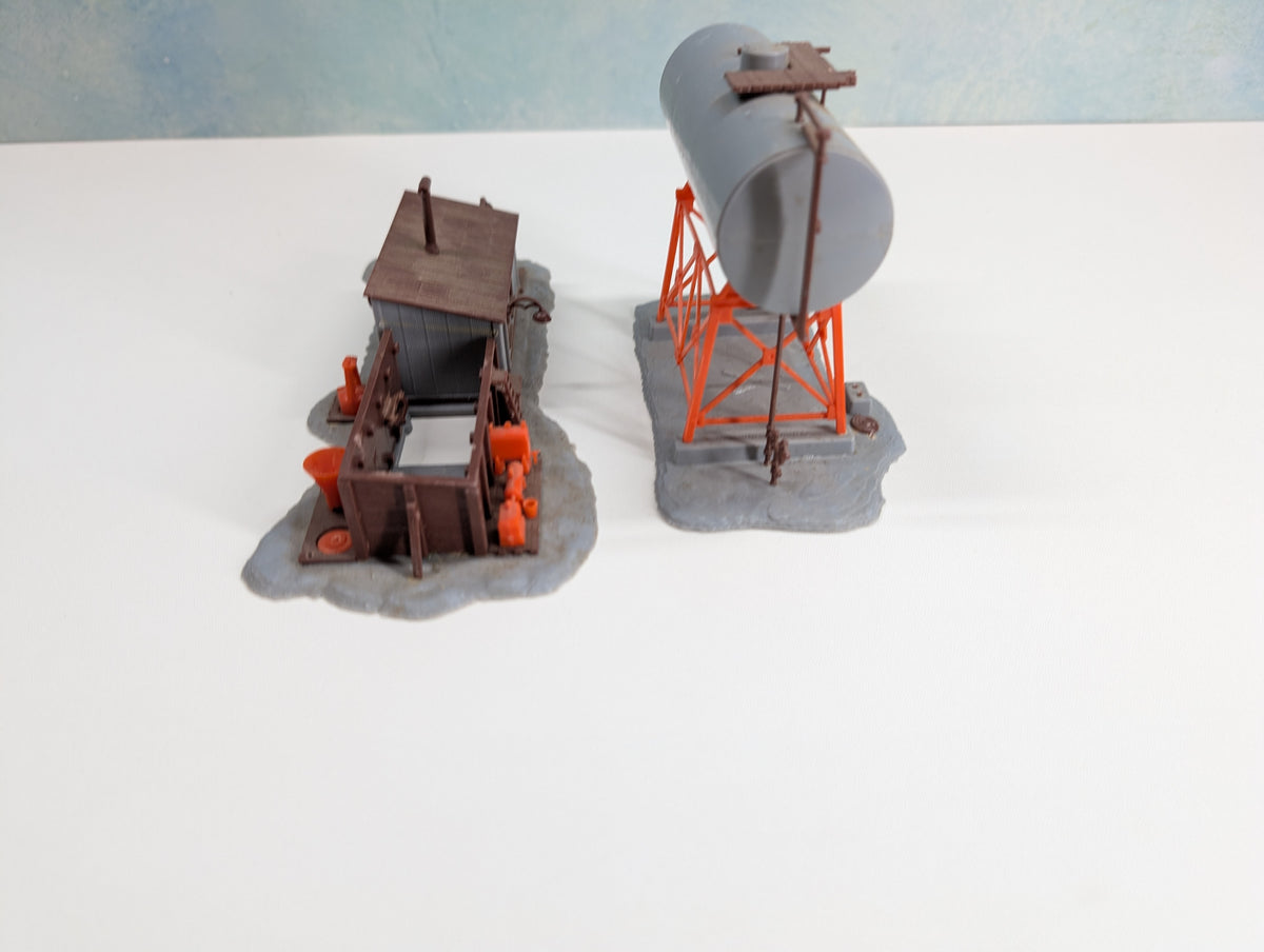 USED REVELL HO Scale Sand & Pump House w/ Fuel Tank