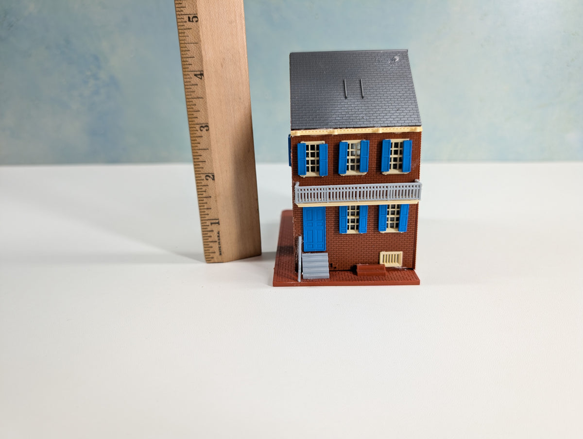 USED HO Scale Brick House