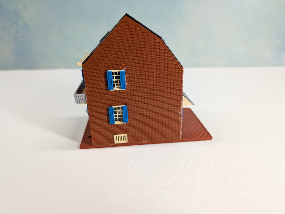 USED HO Scale Brick House