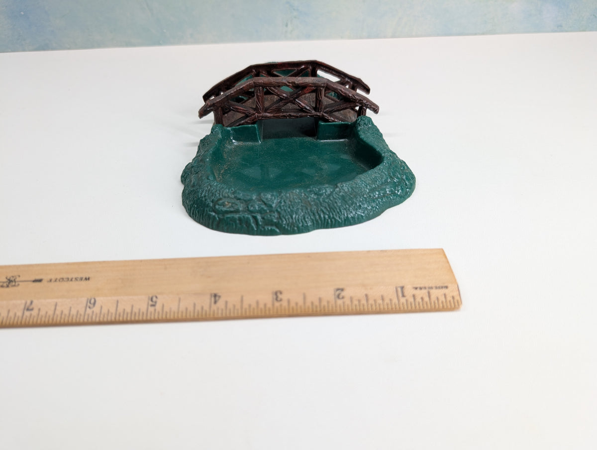 USED Bachmann Plasticville HO Scale Bridge & Pond