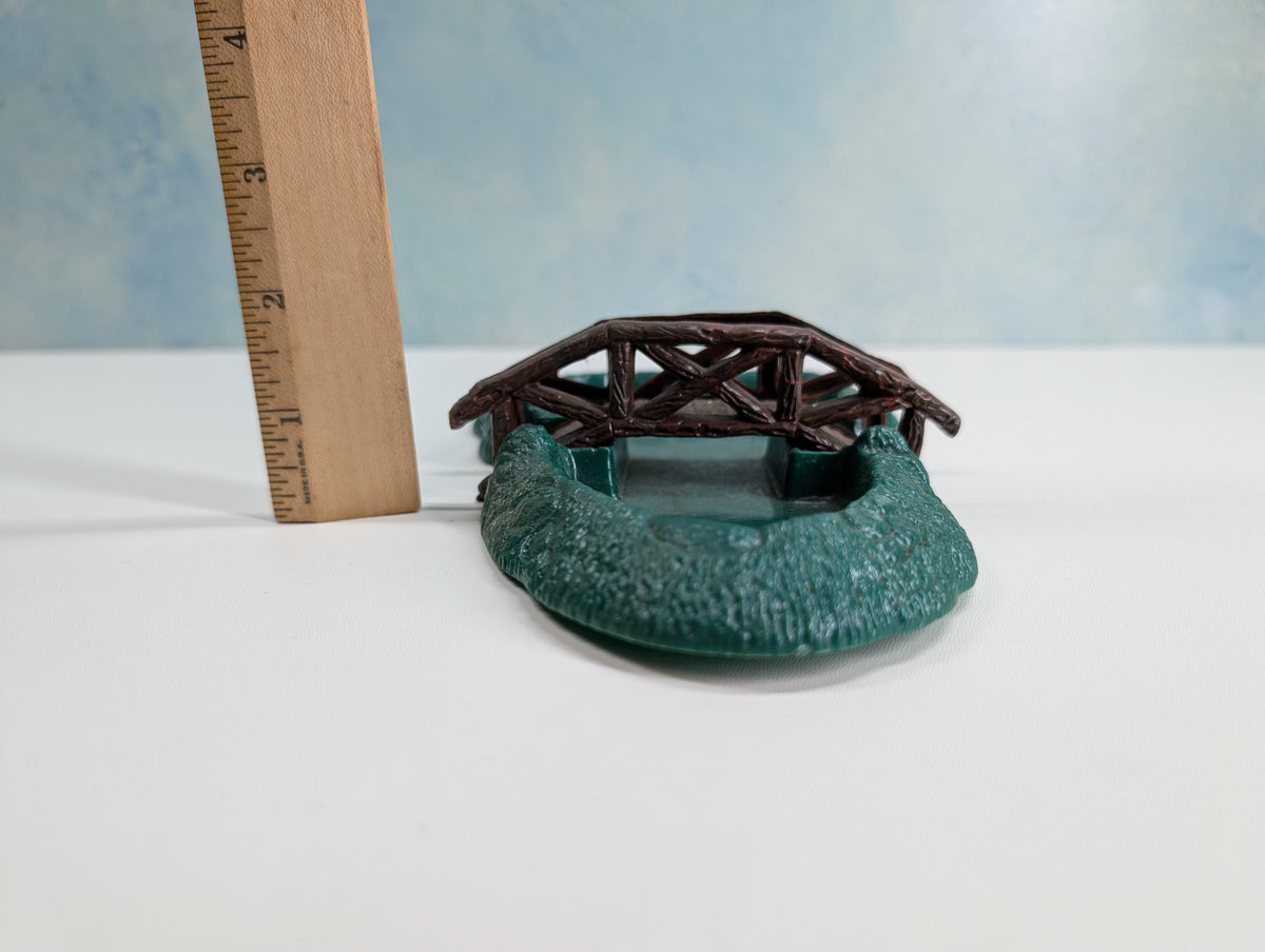USED Bachmann Plasticville HO Scale Bridge & Pond