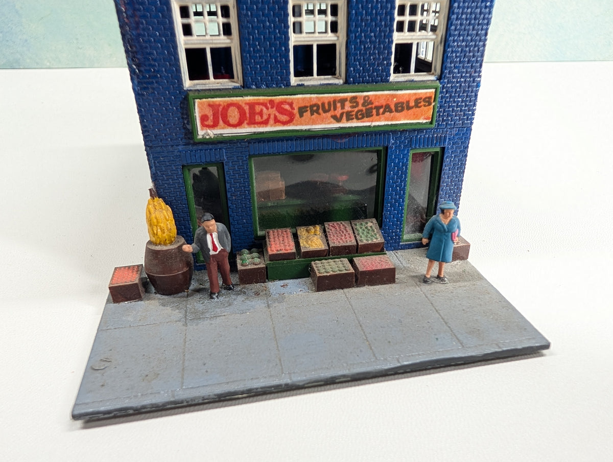 USED Tyco HO Scale Dentist Office and Joe's Fruits & Vegetables