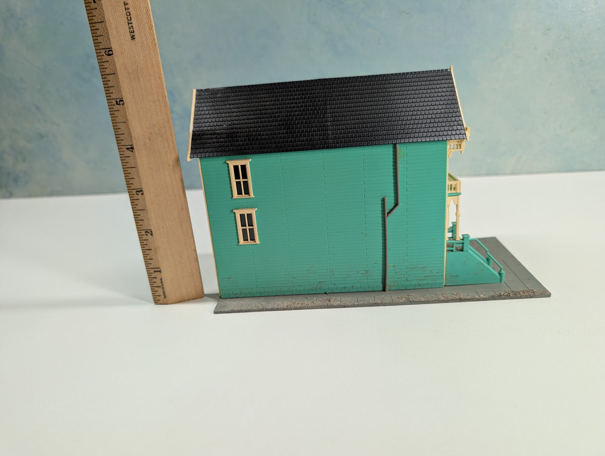 USED HO Scale Green/Blue Row Home