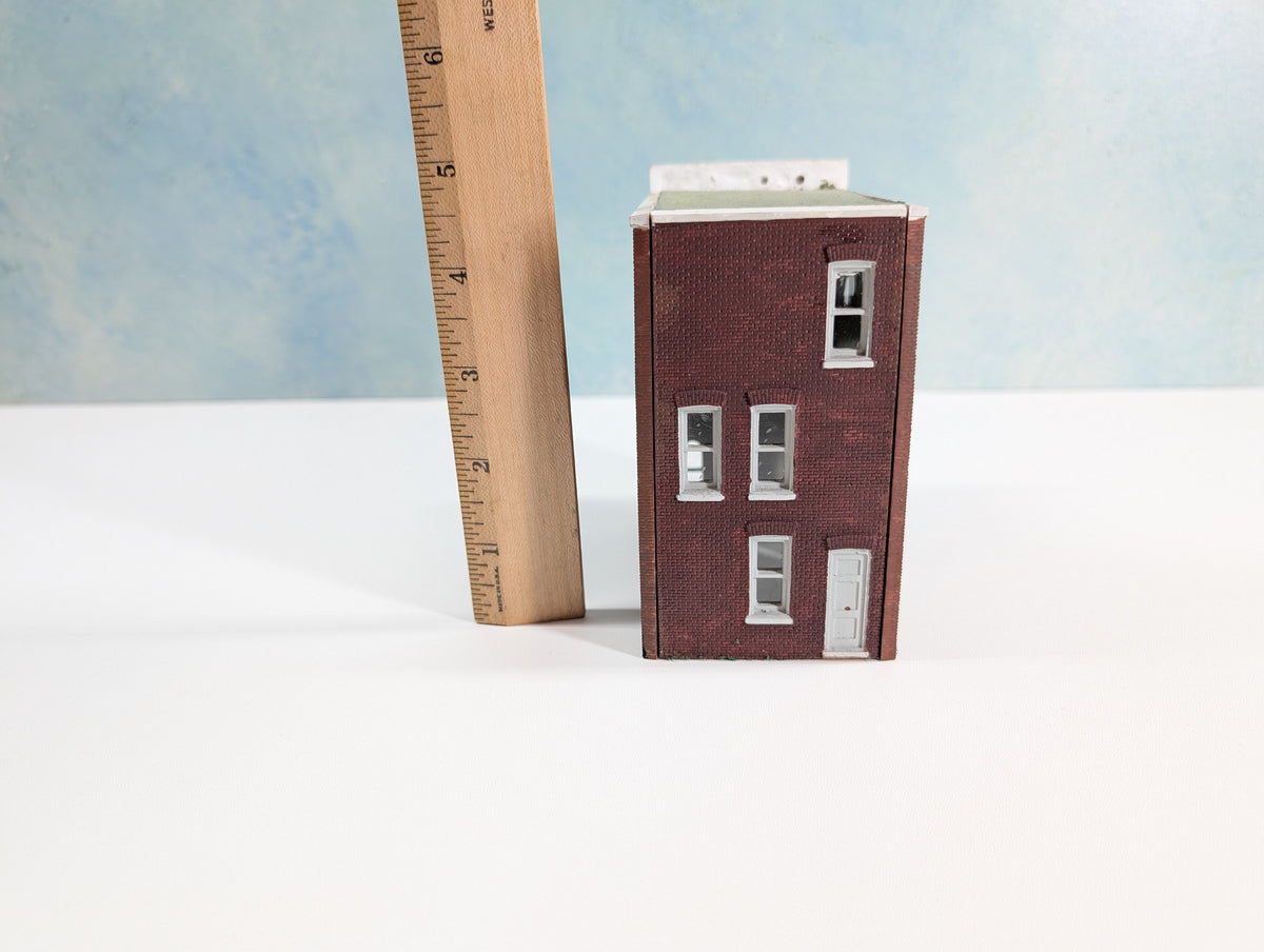 USED HO Scale Brick Storefront