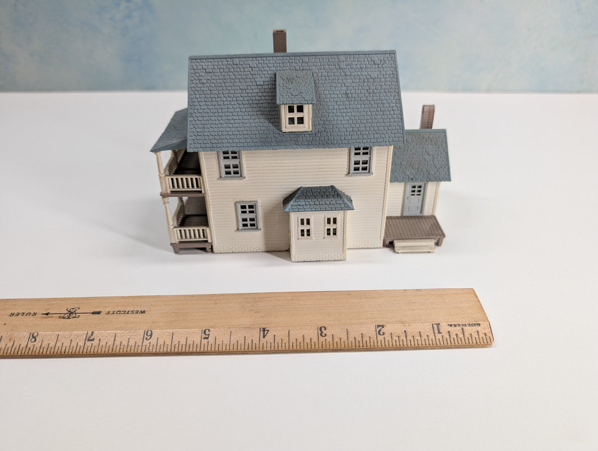 USED HO Scale Light Gray and Blue Home