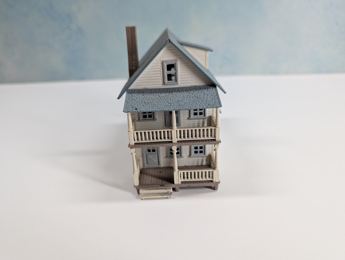 USED HO Scale Light Gray and Blue Home