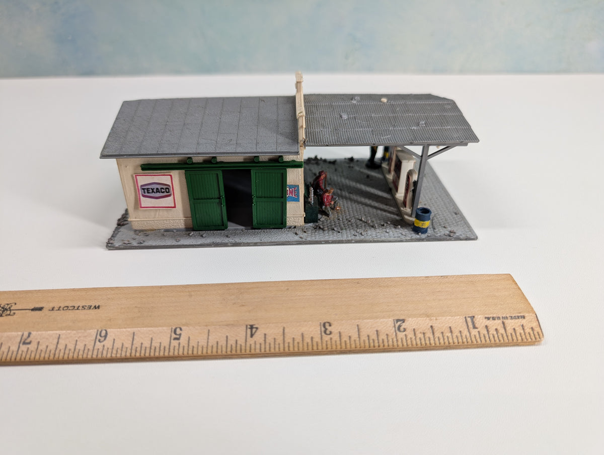 USED Pola HO Scale Service Station, Texaco