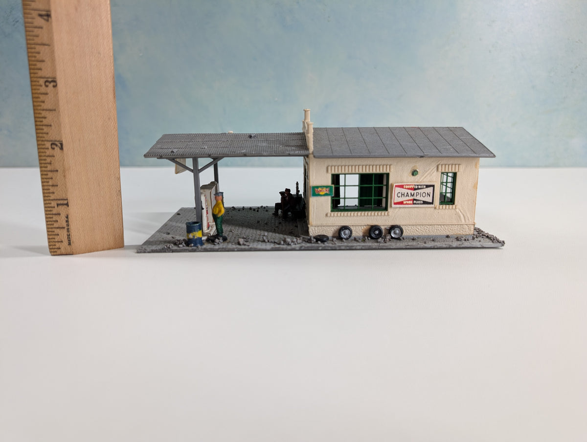 USED Pola HO Scale Service Station, Texaco