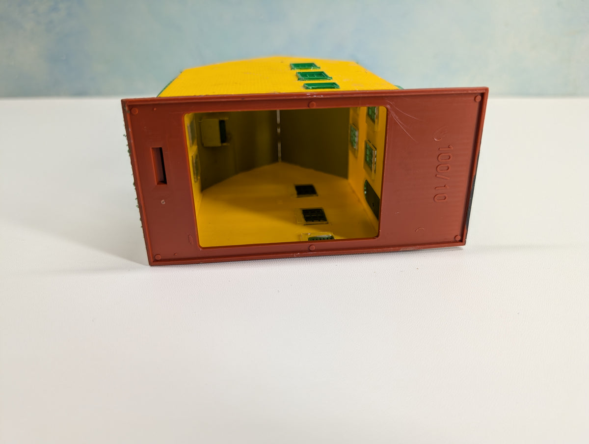 USED HO Scale Yellow and Green House