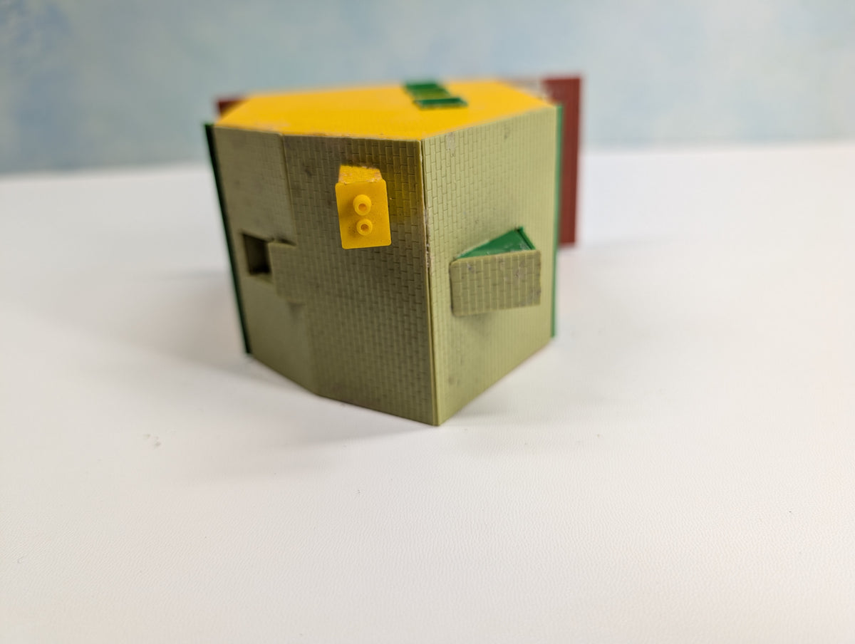 USED HO Scale Yellow and Green House