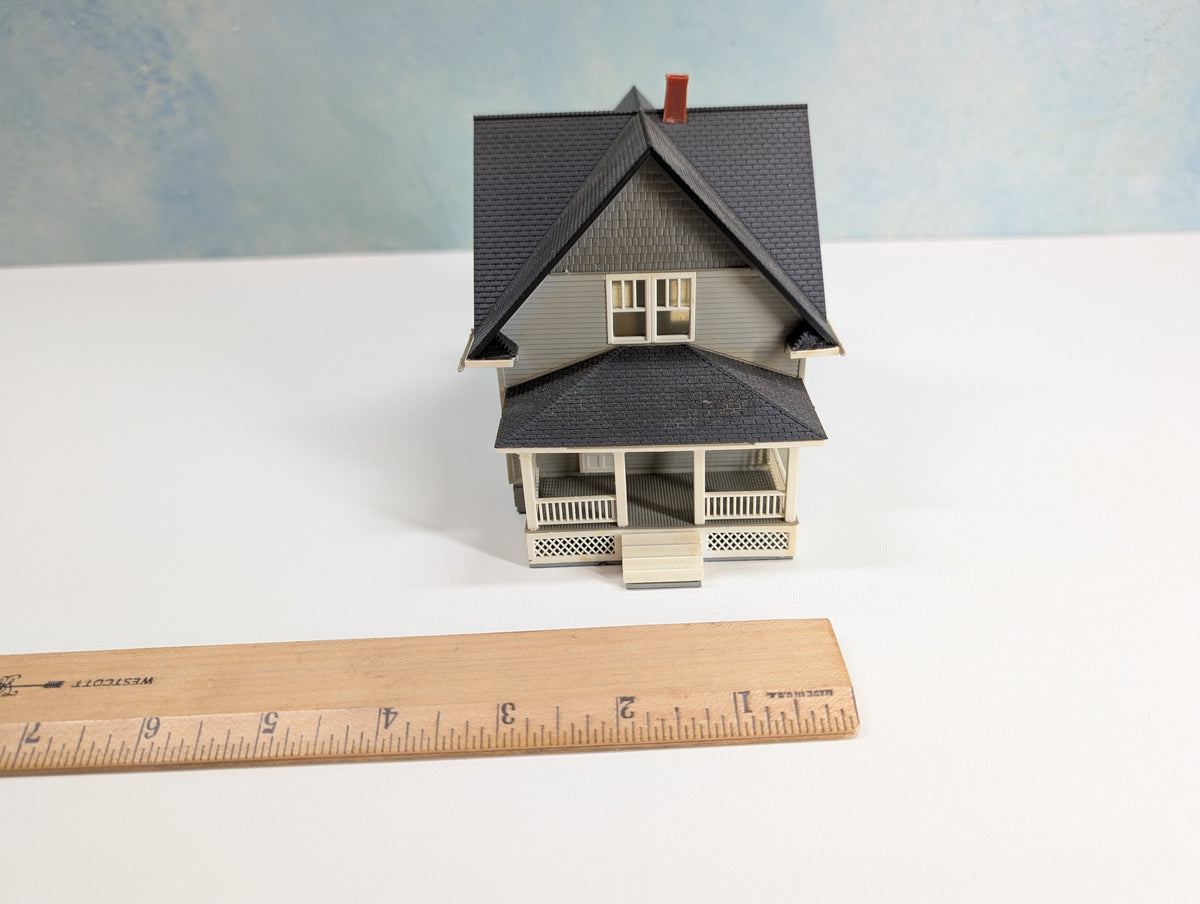 USED HO Scale Gray Farm House