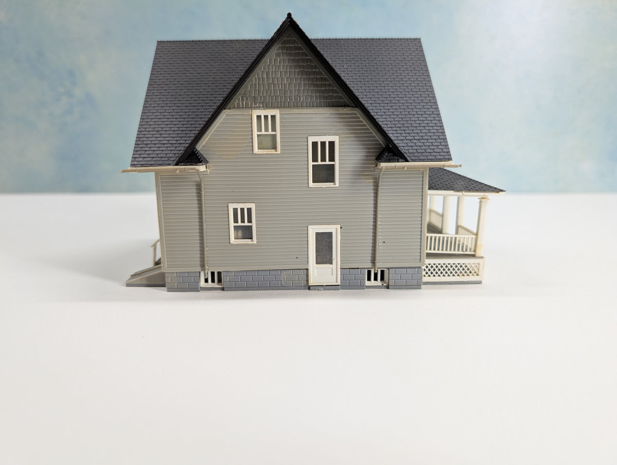 USED HO Scale Gray Farm House