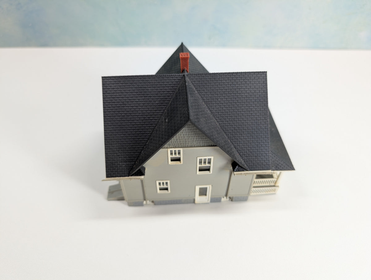 USED HO Scale Gray Farm House