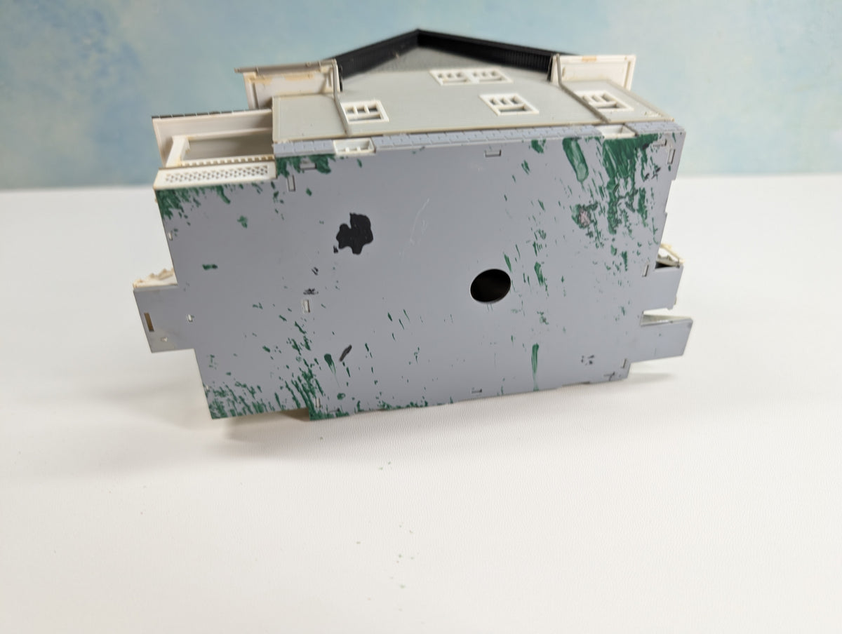 USED HO Scale Gray Farm House