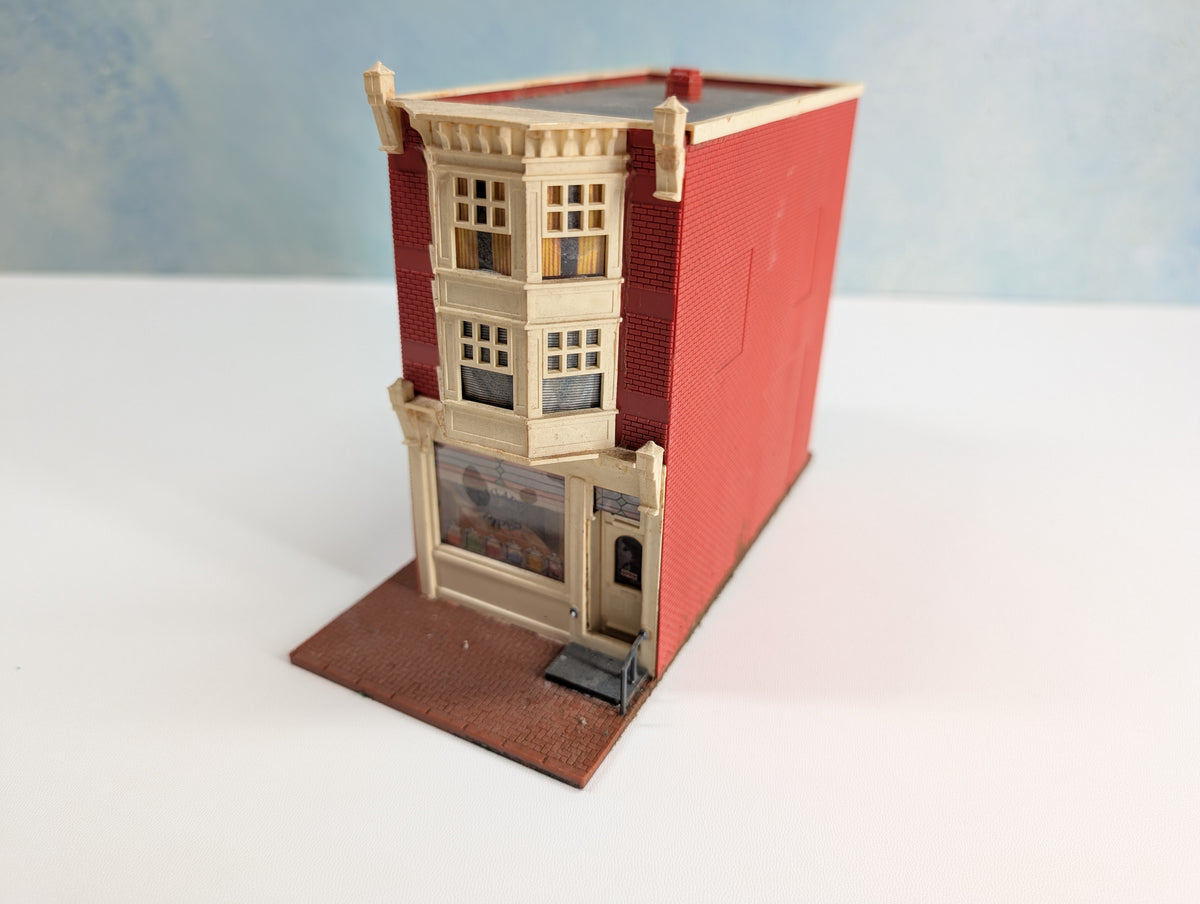 USED HO Scale Cigar Shop, Brick Storefront