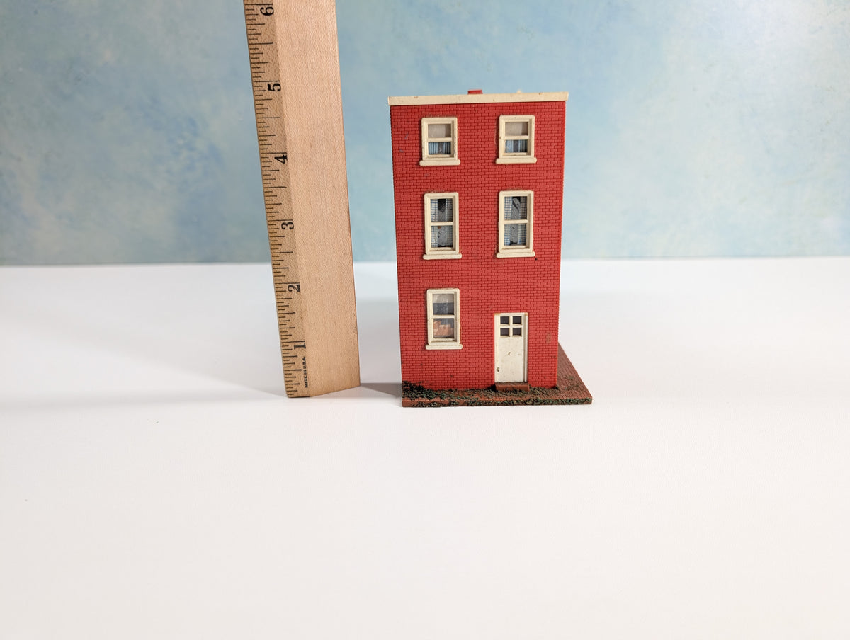 USED HO Scale Cigar Shop, Brick Storefront